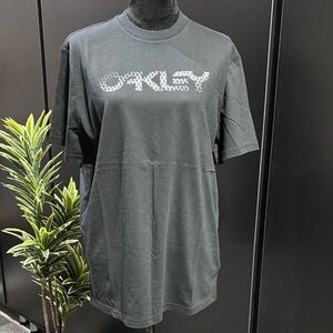 Oakley Regular Fit Crewneck,logo graphic,soft cotton,summer,year round casual